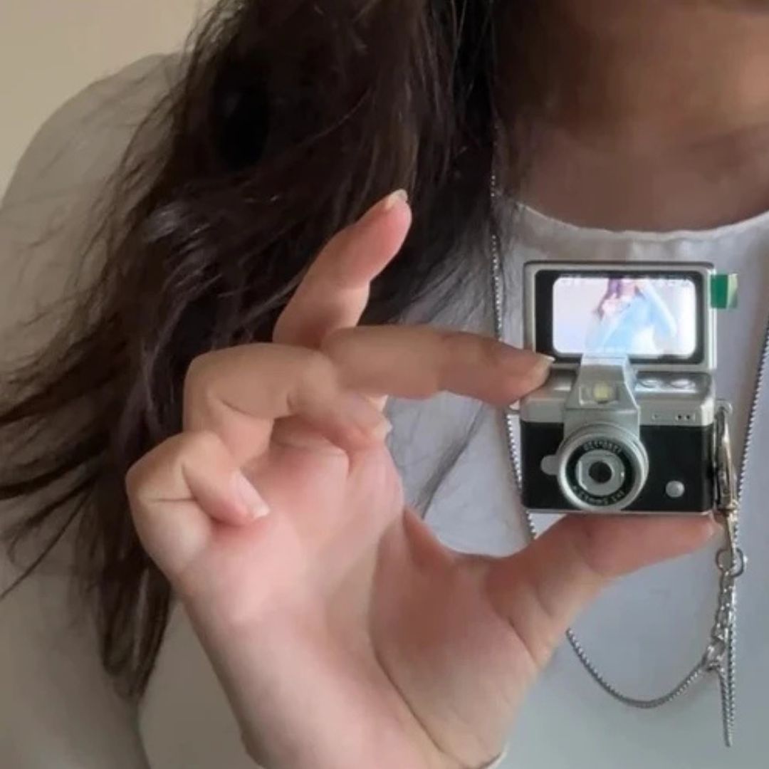 Yeco 48 MP Mini Dijital Kamera, Dönen Ekranlı Selfie Vlog Kamera, 1080P Video, Flaşlı, Siyah